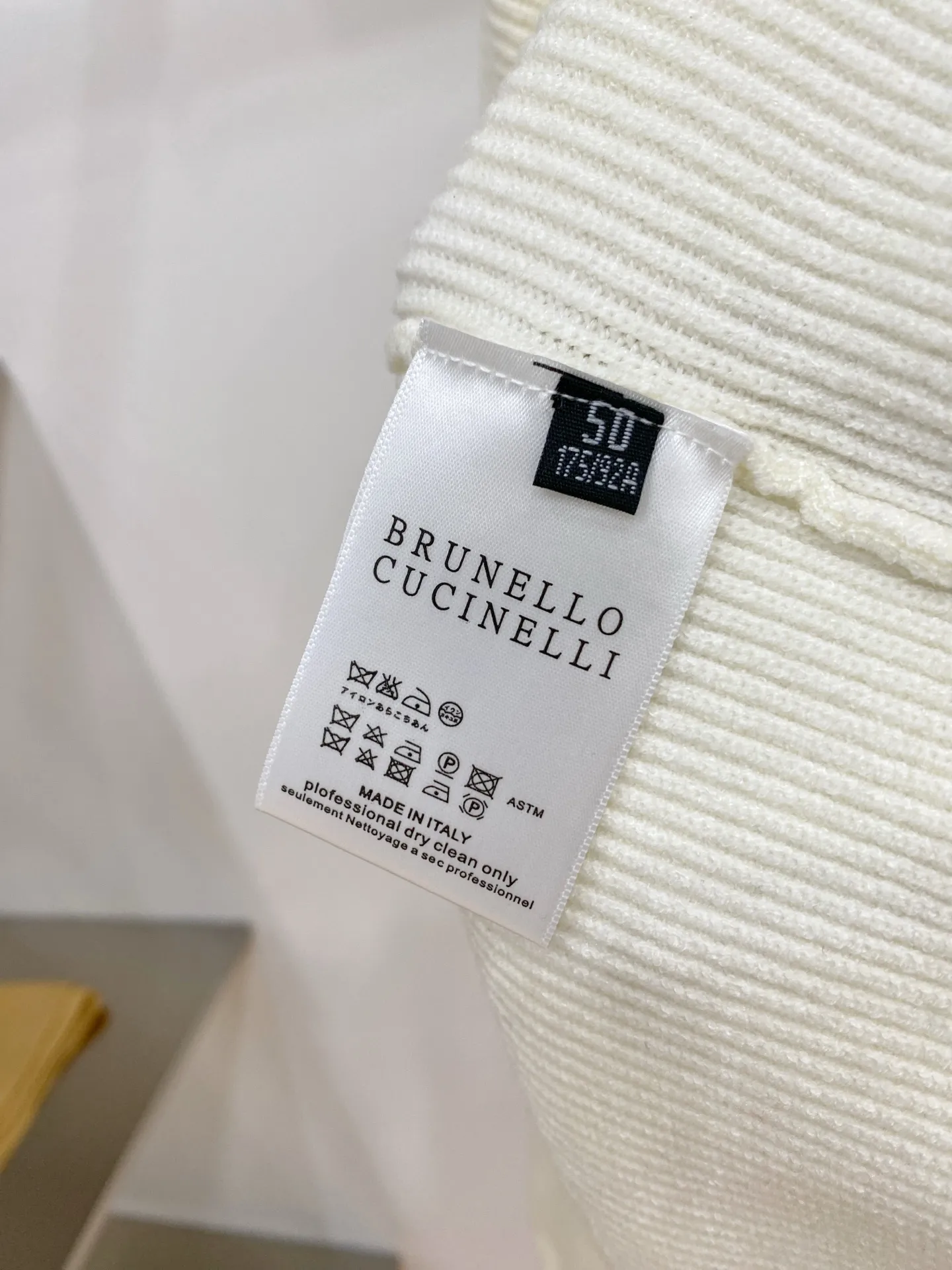BC Classic is an old-money, gentlemanly and elegant style. The Classic Polo sweater is outlined in lines. There are always some items that can transcend seasons and trends and become eternal Classics. Selected top-quality wool fabrics are soft and silky to the touch, giving you just the right wearing experience in the warm sunshine of autumn and winter. The classic Polo collar design, with exquisite three buttons, is simple yet stylish, showing the unique sophistication and charm of men. It adds a touch of bright color to the whole, highlighting the wearer's unique taste. And the unique line design not only modifies the body shape, but also adds elegance and calmness. Every detail, every stitch and every detail has been carefully crafted to ensure excellent quality and durability! Sizes: M-3XL (48-56)